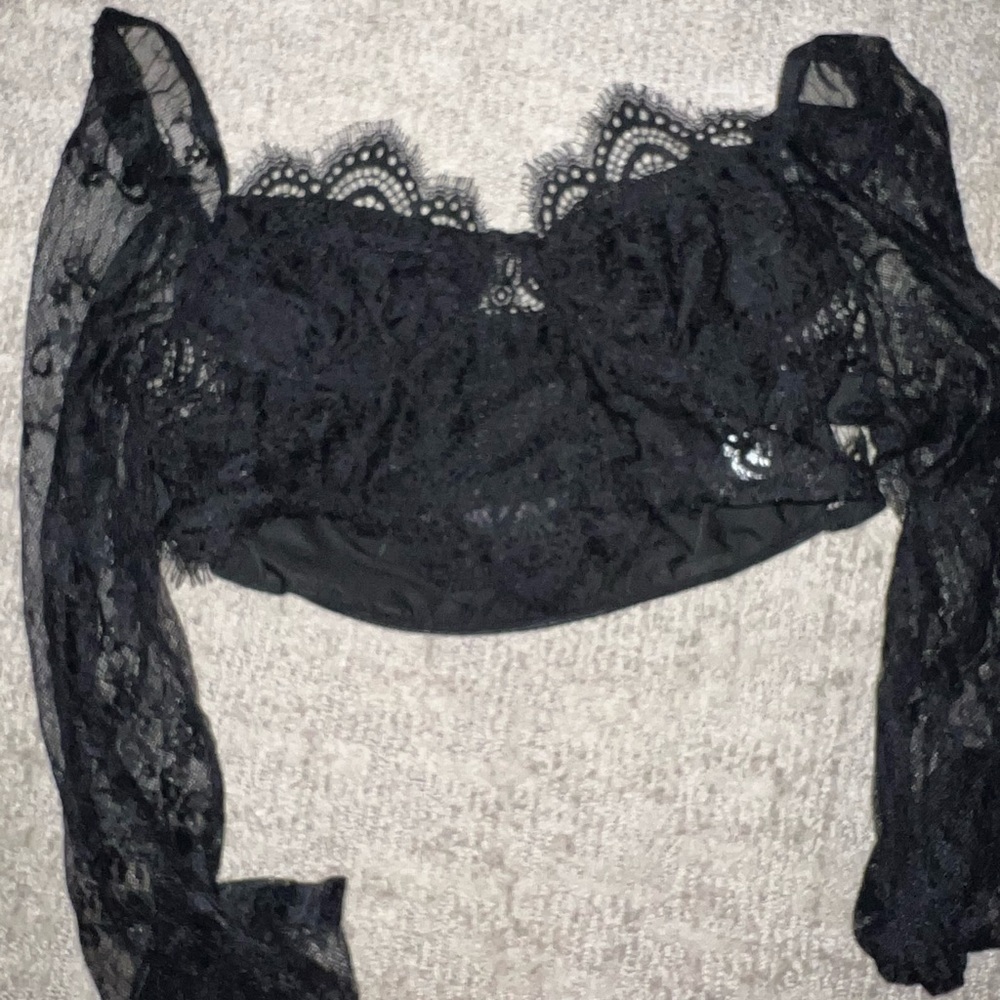 SHEIN Lace Crop Top